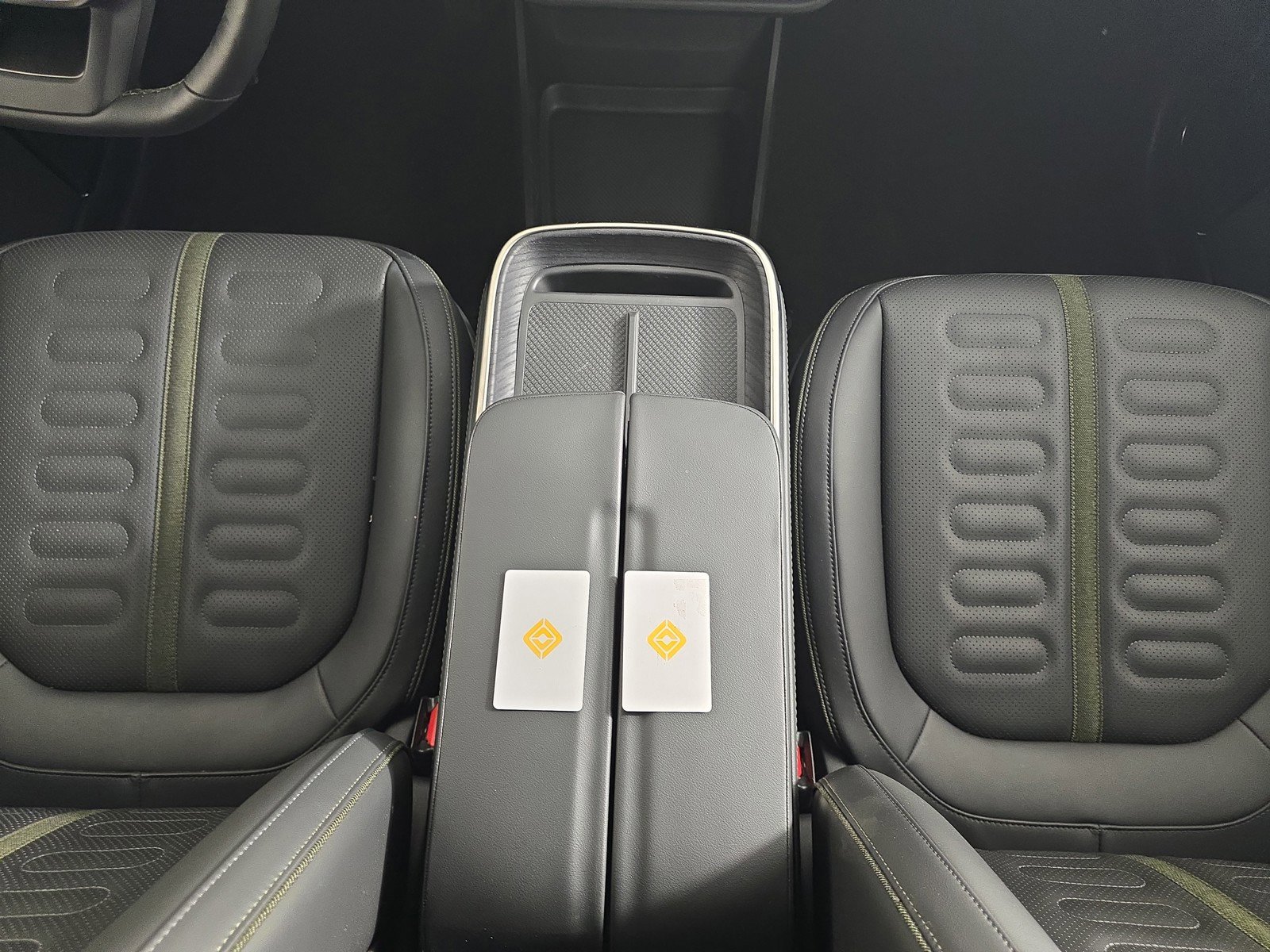 Used 2025 Rivian R1T Adventure AWD/4WD image 29