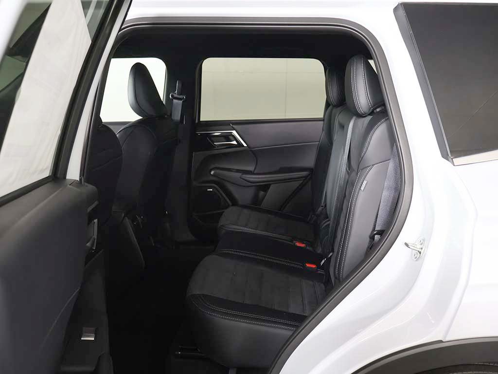 New 2026 Mitsubishi Outlander LE AWD/4WD image 29