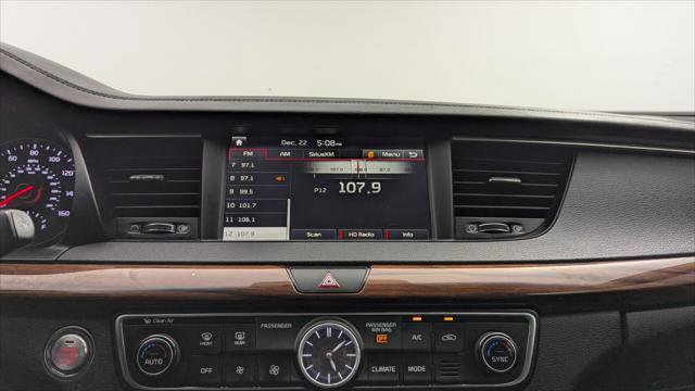 Used 2017 Kia Cadenza Premium w/ Luxury Package image 28