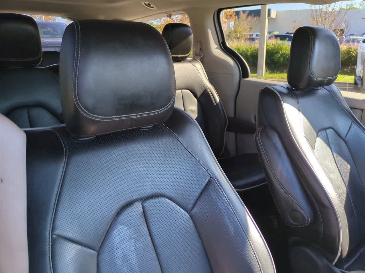 Used 2022 Chrysler Pacifica Limited FWD image 7