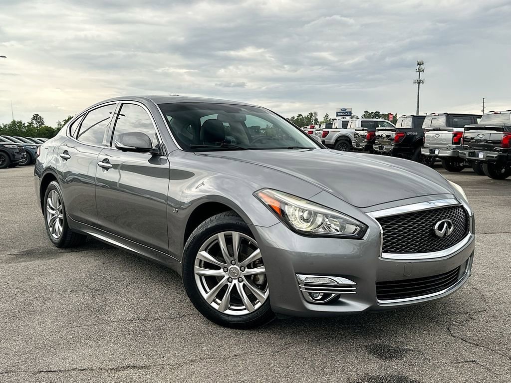 Used 2018 INFINITI Q70 Luxe w/ Proactive Package AWD/4WD image 1