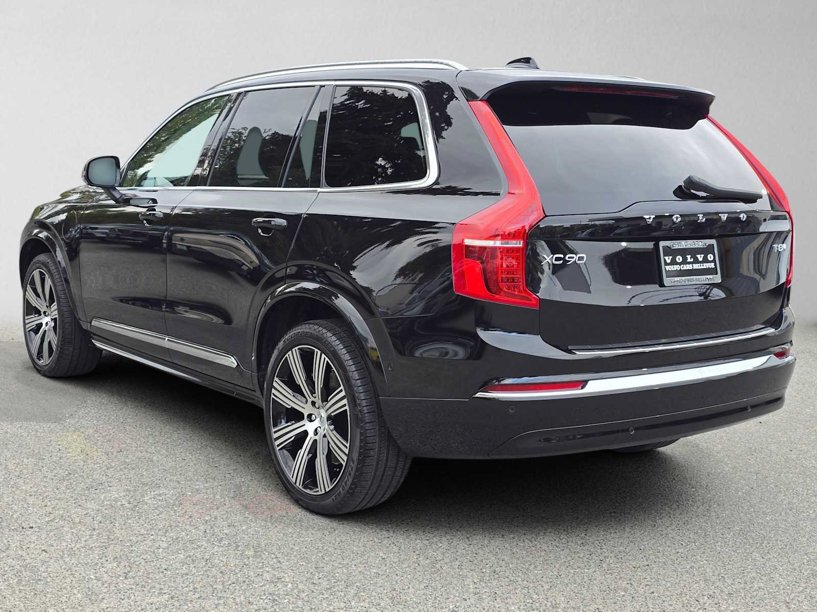 Certified 2025 Volvo XC90 T8 Plus w/ Protection Package Premier AWD/4WD image 6