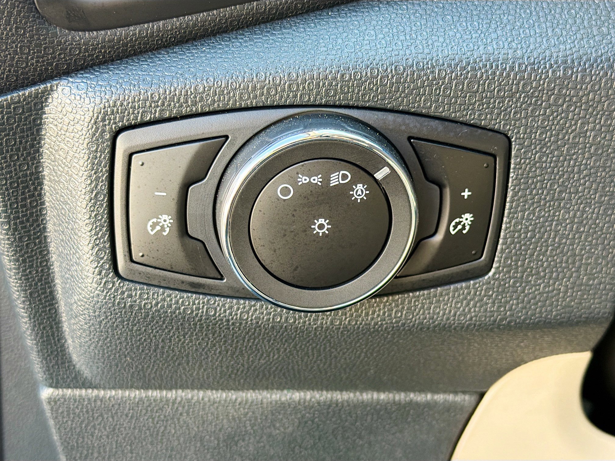 Used 2020 Ford EcoSport S image 32