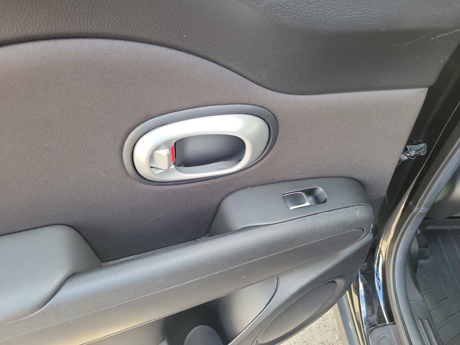 Used 2018 Kia Soul + FWD image 18