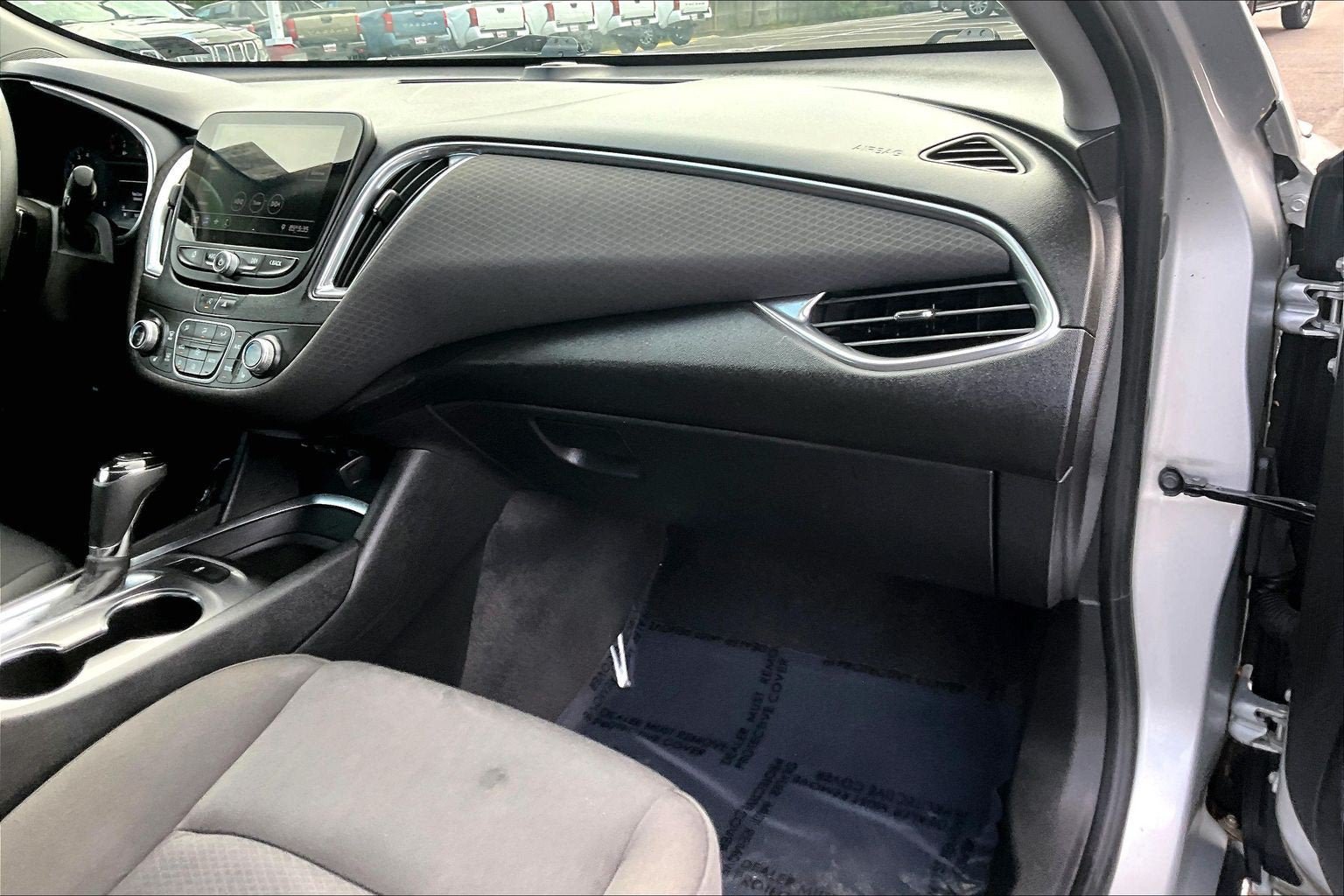 Used 2020 Chevrolet Malibu LT FWD image 15