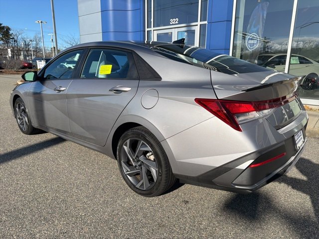 Certified 2025 Hyundai Elantra Sport image 8