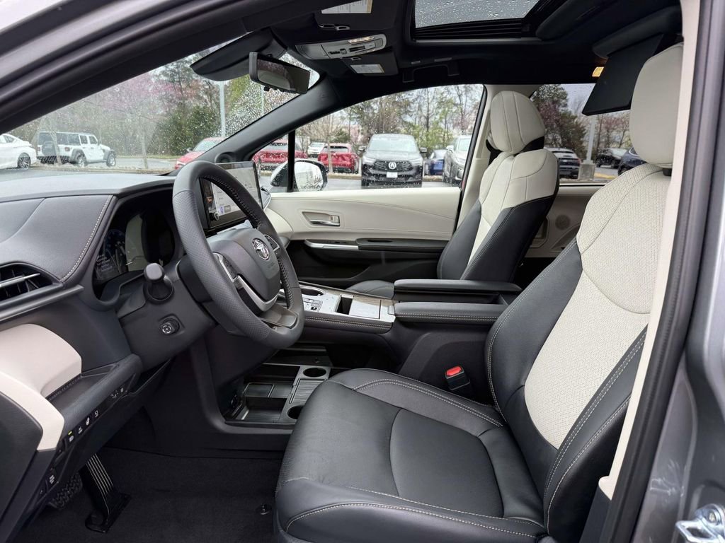 Used 2026 Toyota Sienna Platinum image 14