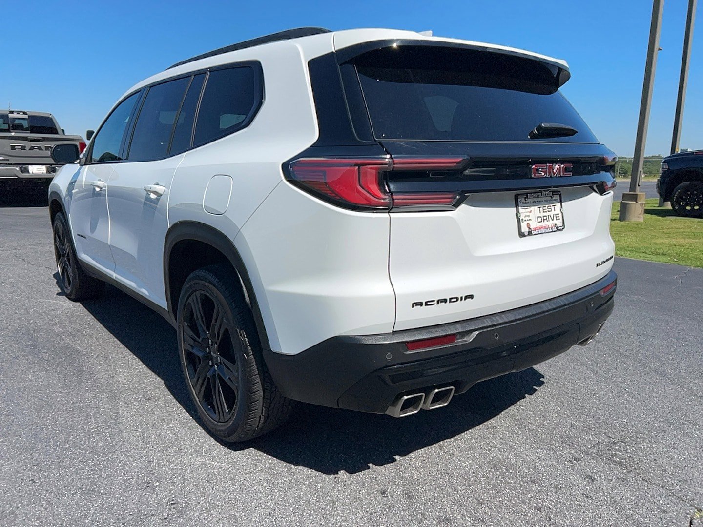 Used 2024 GMC Acadia Elevation w/ Black Edition FWD image 7