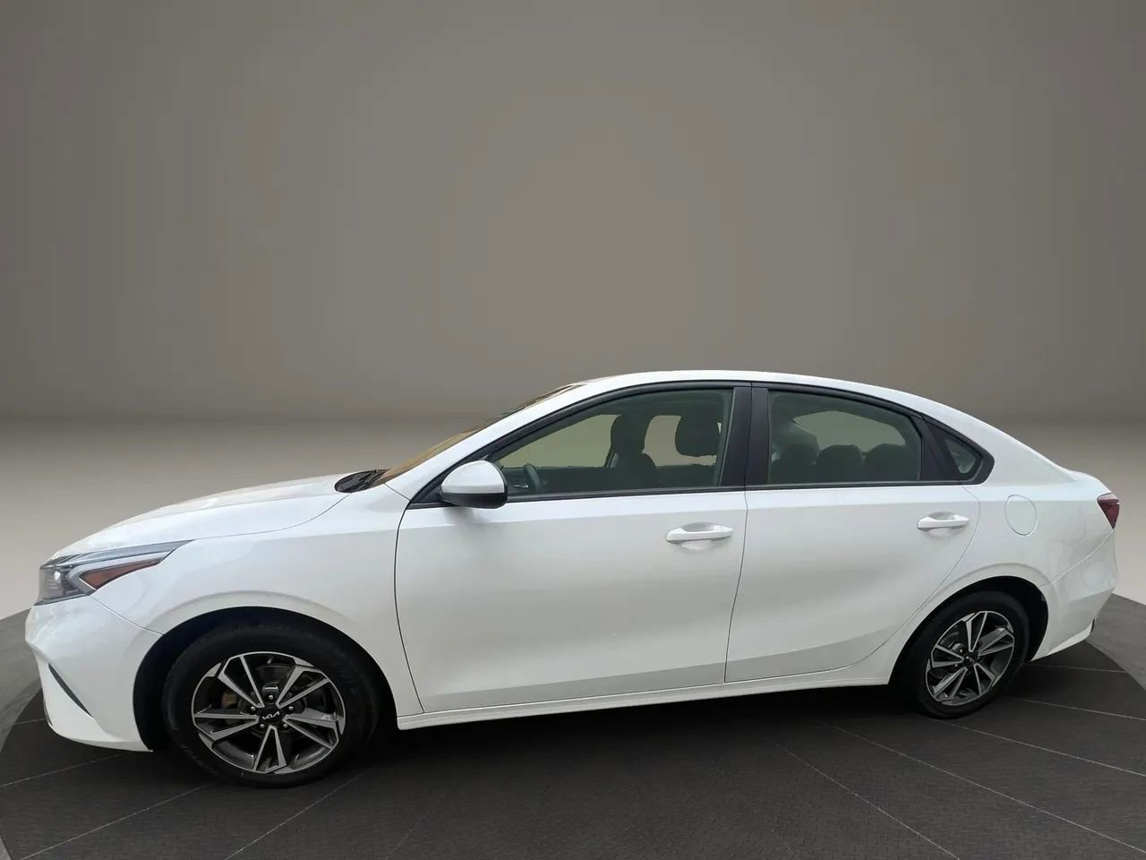 Used 2022 Kia Forte LXS FWD image 8