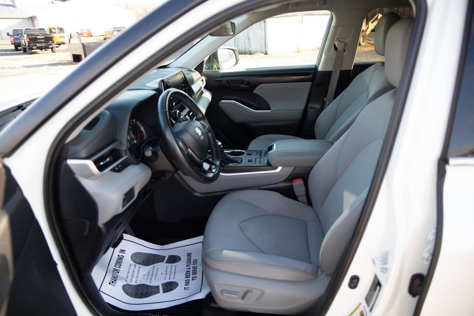 Used 2020 Toyota Highlander LE image 21