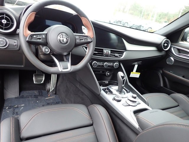 New 2025 Alfa Romeo Giulia AWD image 13