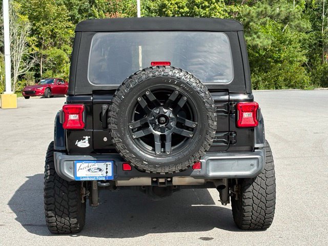 Used 2018 Jeep Wrangler Unlimited Sahara AWD/4WD image 4