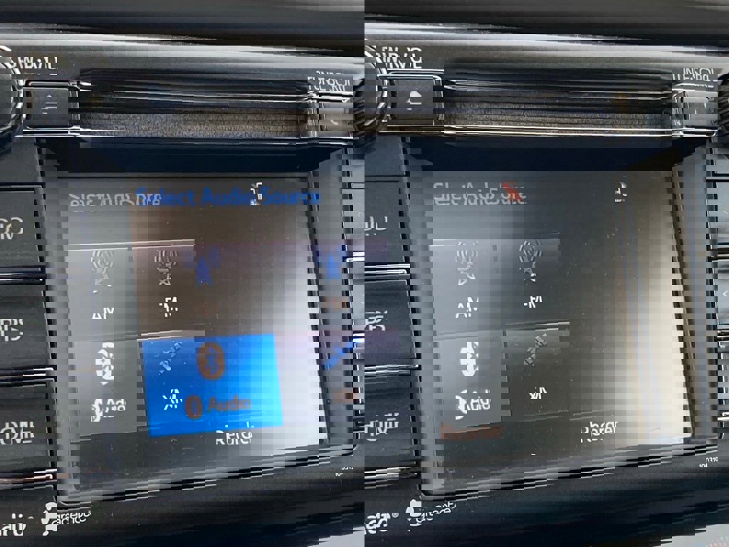 Used 2015 Toyota RAV4 Limited w/ Technology Package image 21