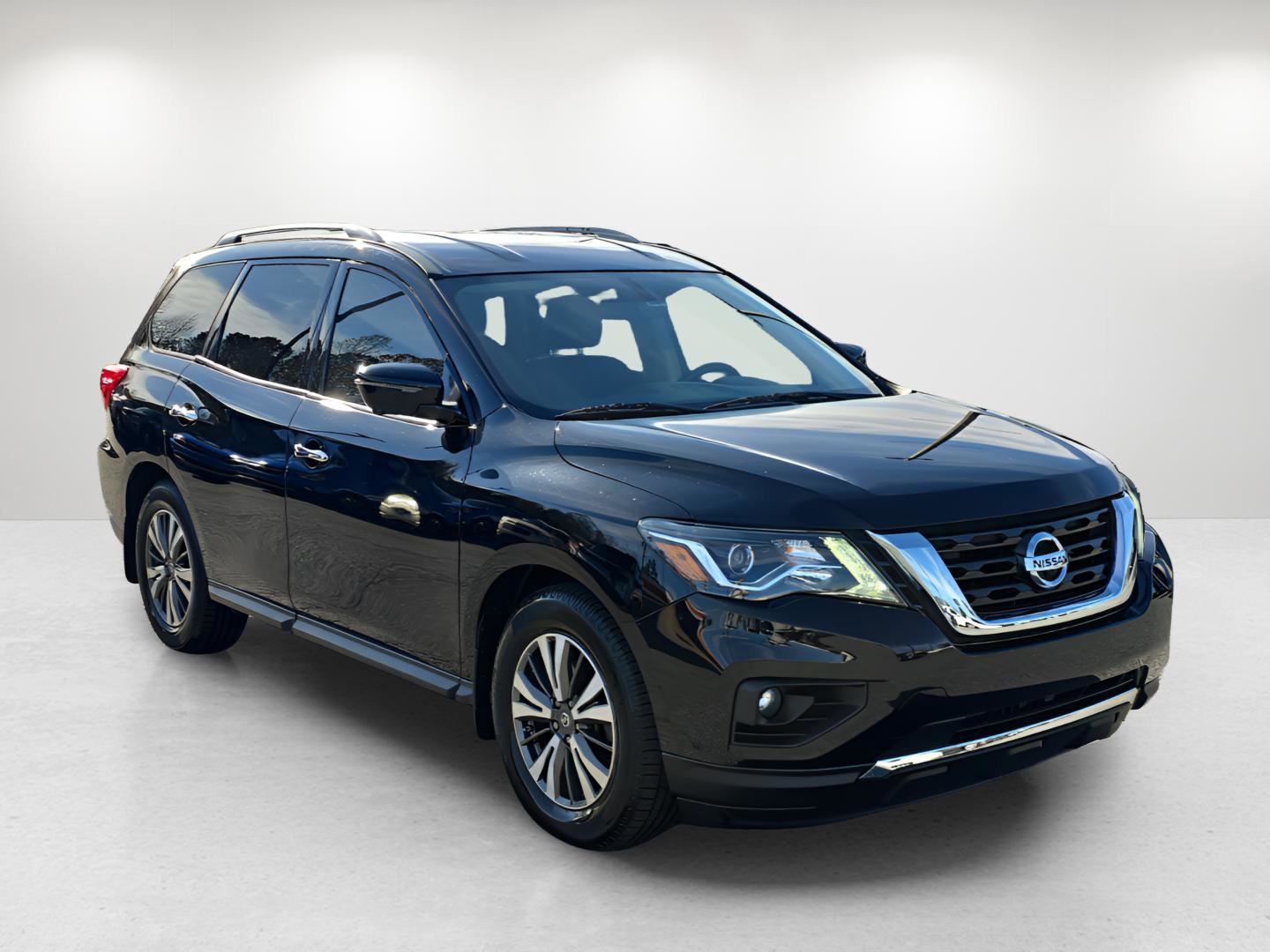 Used 2018 Nissan Pathfinder SL image 3