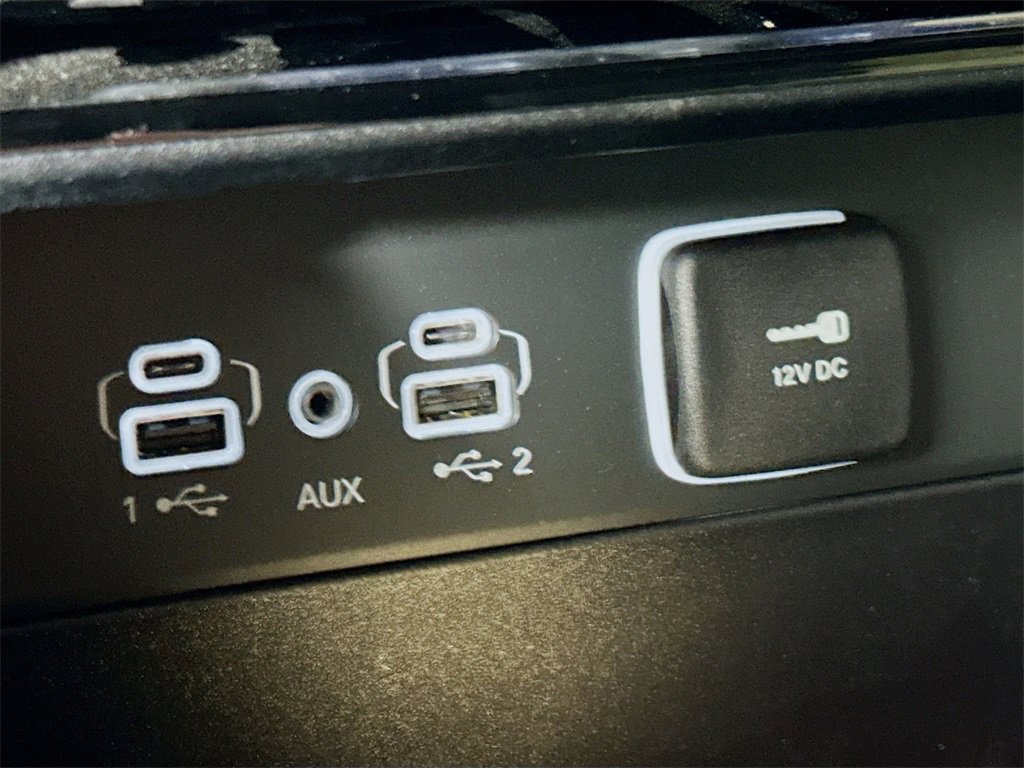 Used 2025 Jeep Grand Cherokee L Limited w/ Black Appearance Package image 34