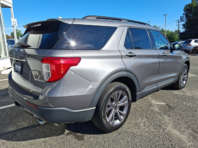Used 2023 Ford Explorer XLT w/ Equipment Group 202A AWD/4WD image 6