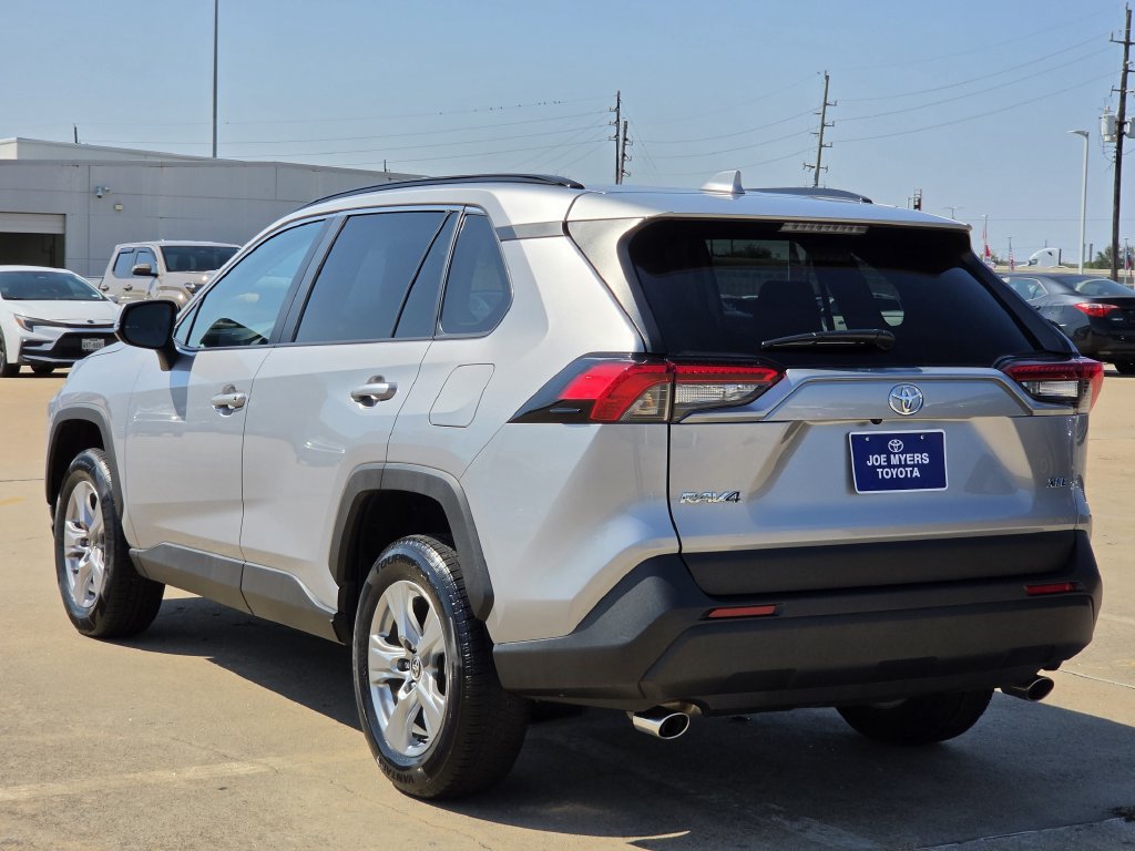 Used 2025 Toyota RAV4 XLE FWD image 7