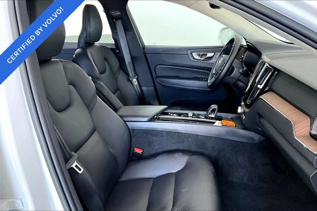 Used 2023 Volvo XC60 B5 Plus AWD/4WD image 8