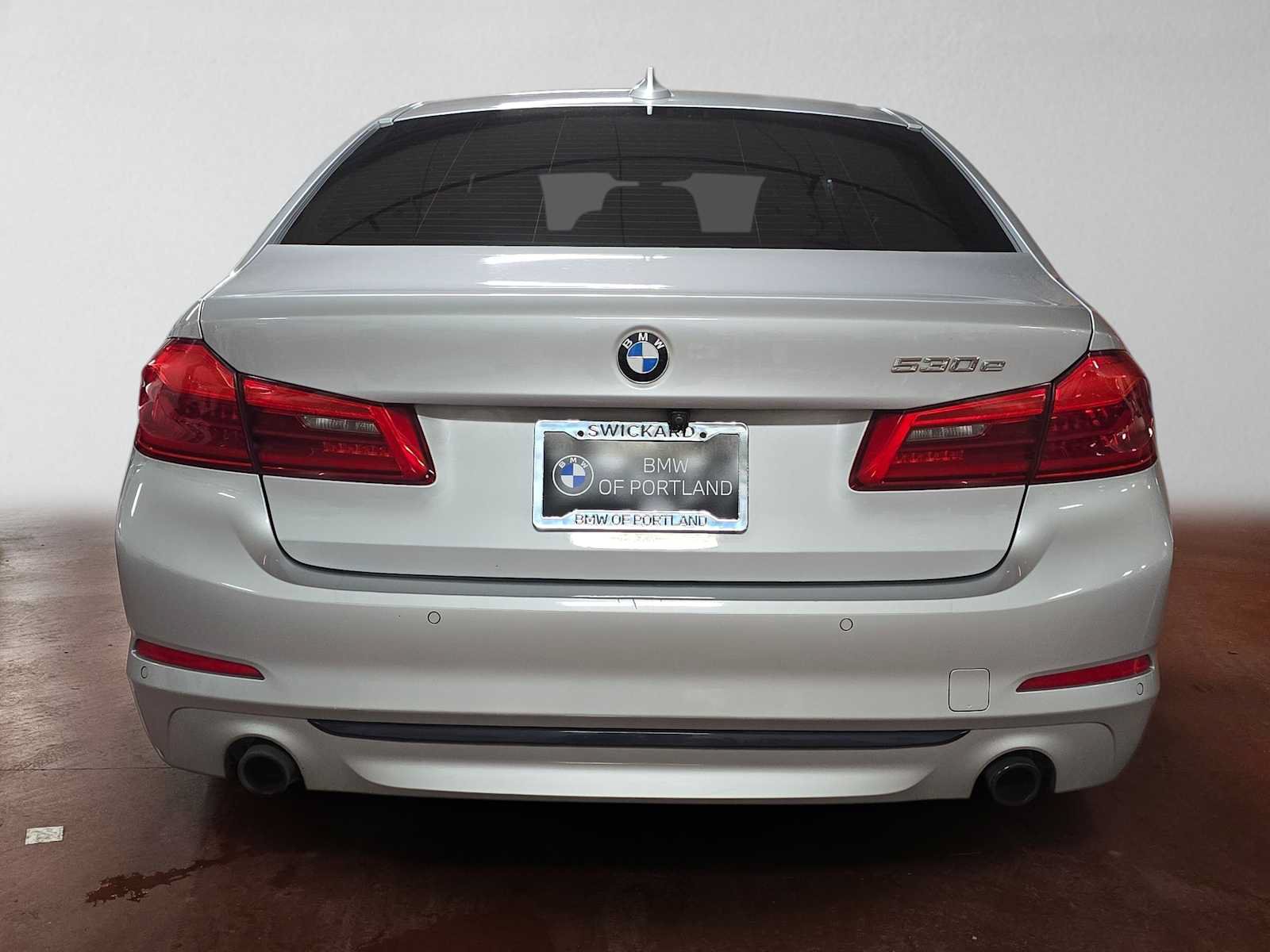 Used 2018 BMW 530e xDrive w/ Premium Package 2 AWD/4WD image 4