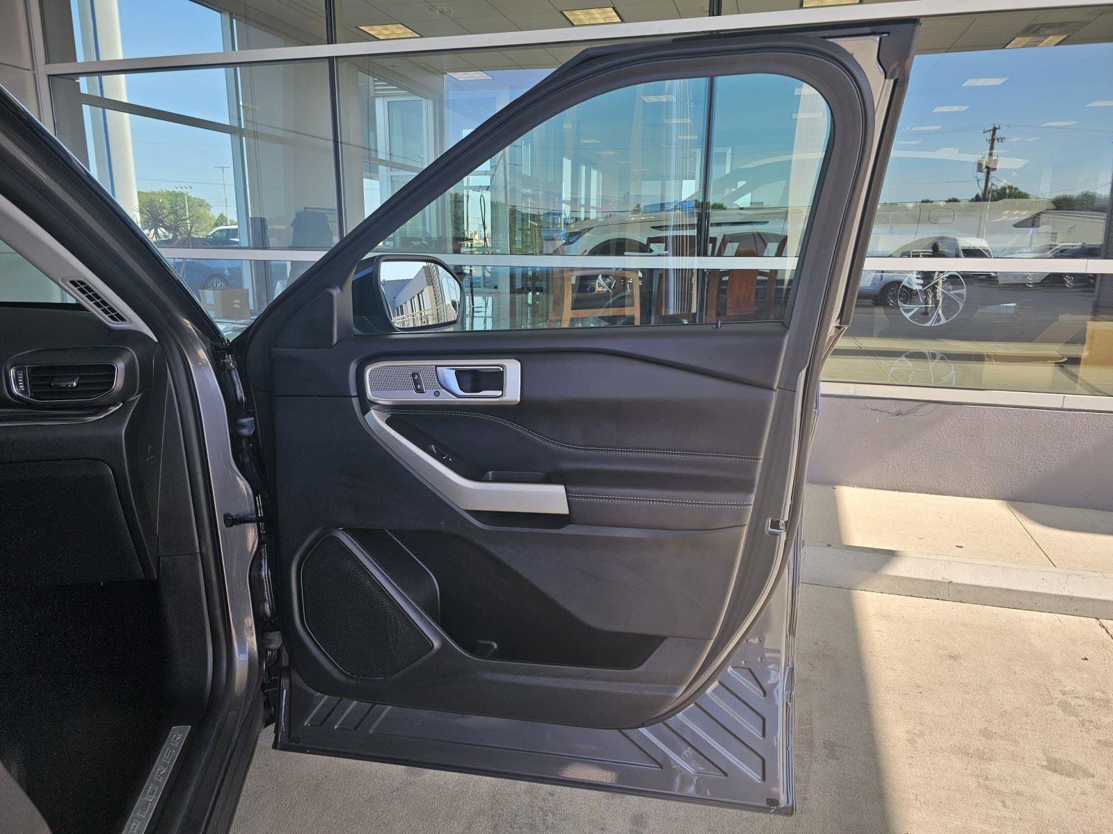 Used 2022 Ford Explorer Limited w/ Equipment Group 301A image 25