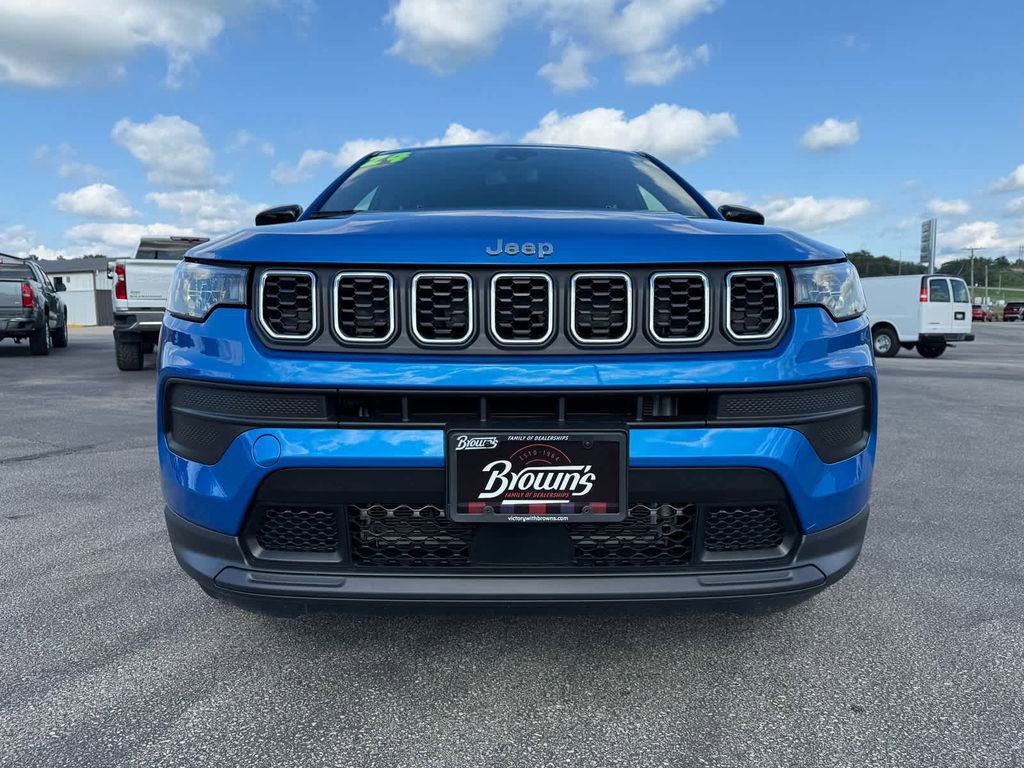 Used 2024 Jeep Compass Sport image 10