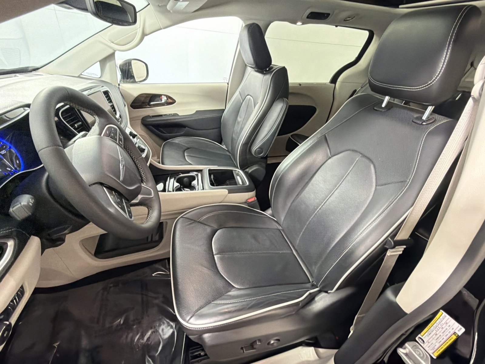 Used 2022 Chrysler Pacifica Limited image 13