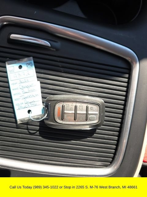 Used 2023 Chrysler Pacifica Touring-L FWD image 28