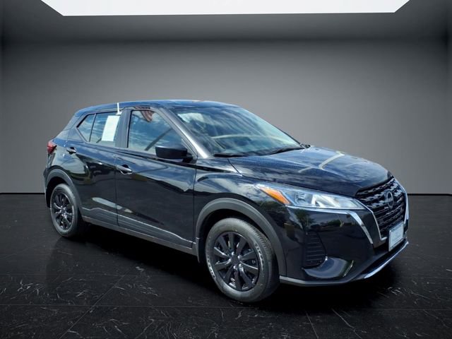 Certified 2025 Nissan Kicks Play S FWD image 1