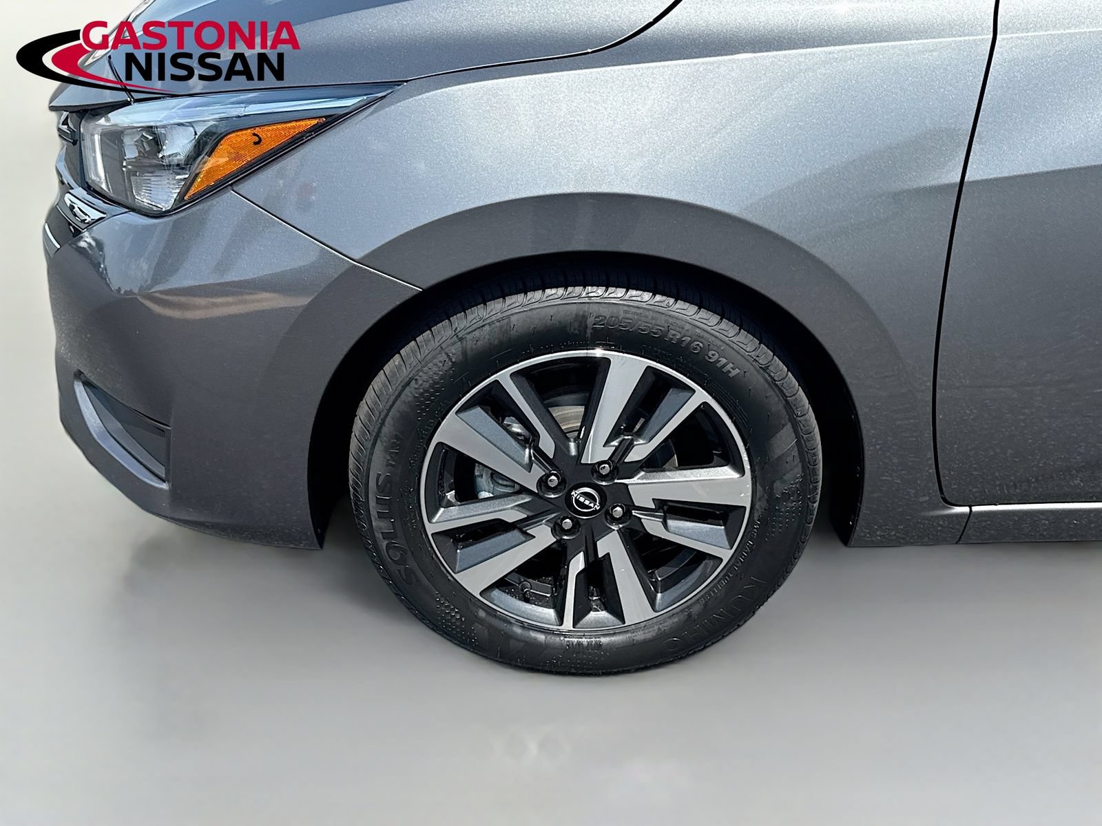 Used 2025 Nissan Versa SV FWD image 38