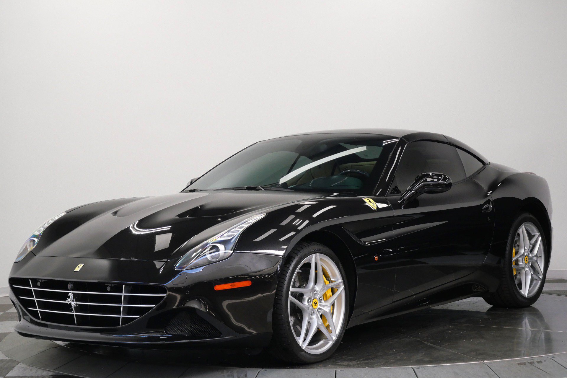 Used 2015 Ferrari California T RWD image 5