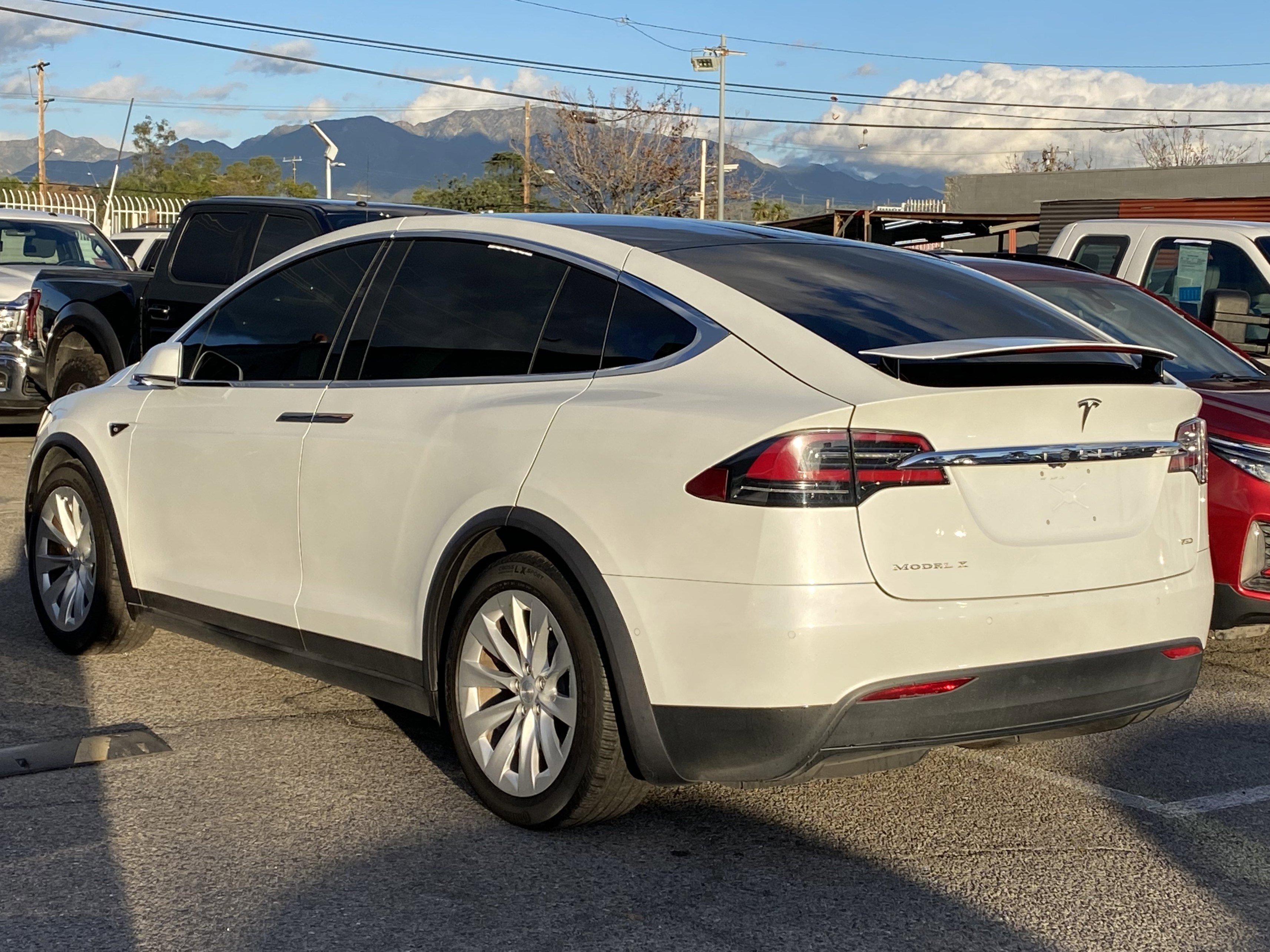 Used 2018 Tesla Model X 75D image 12