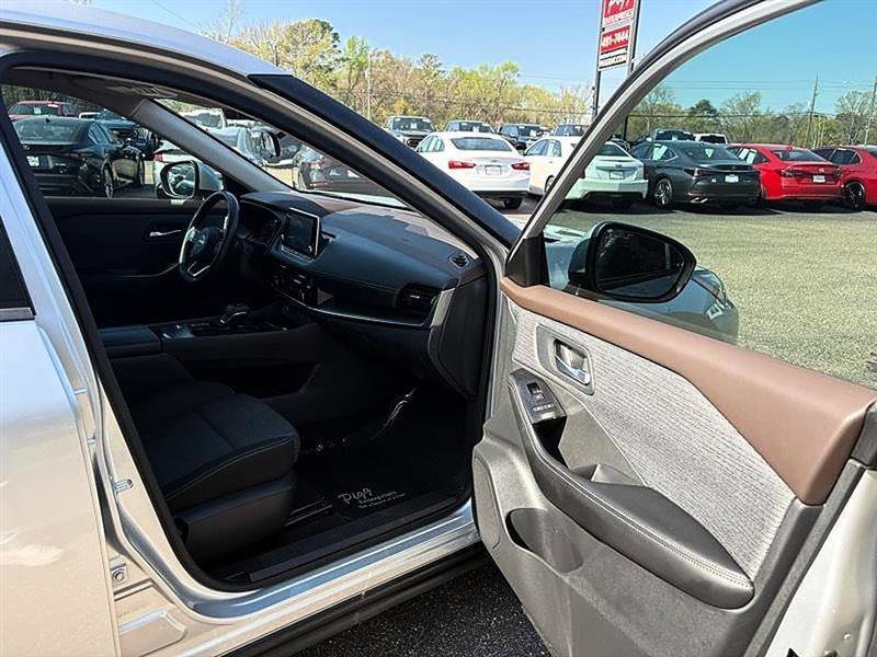 Used 2022 Nissan Rogue SV FWD image 35