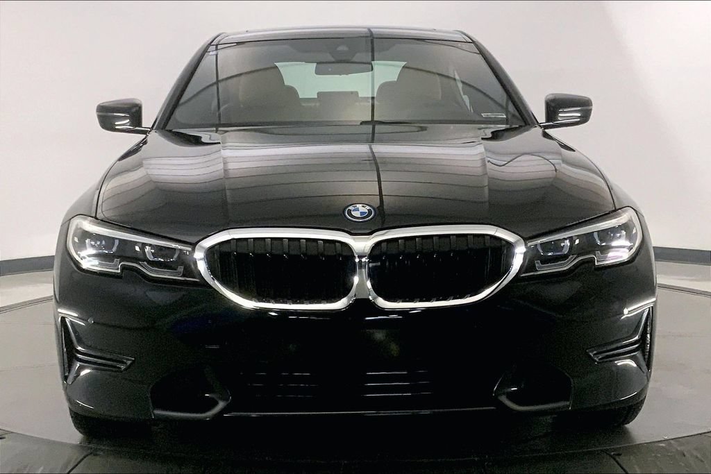 Used 2022 BMW 330e xDrive w/ Premium Package AWD/4WD image 2