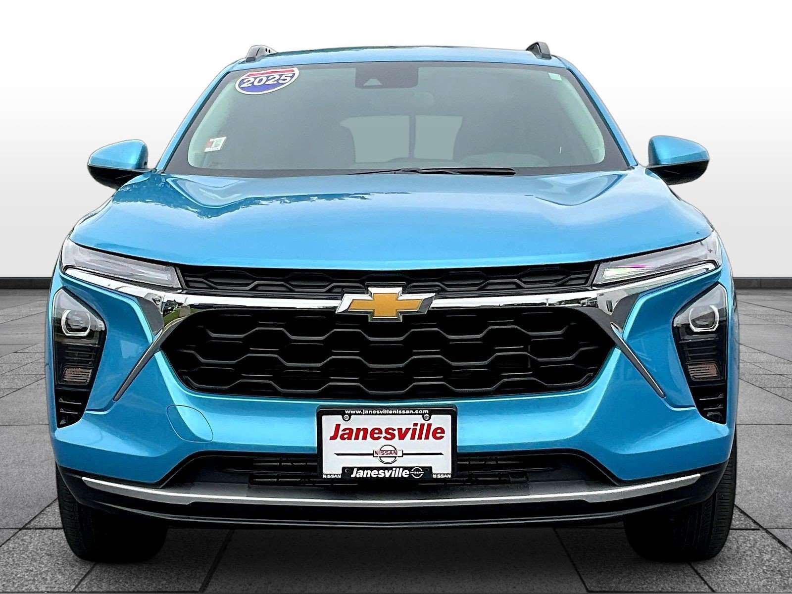 Used 2025 Chevrolet Trax LT w/ Driver Confidence Package FWD image 2