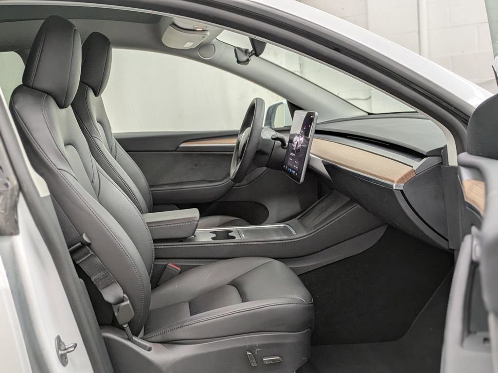 Used 2025 Tesla Model Y Long Range image 22
