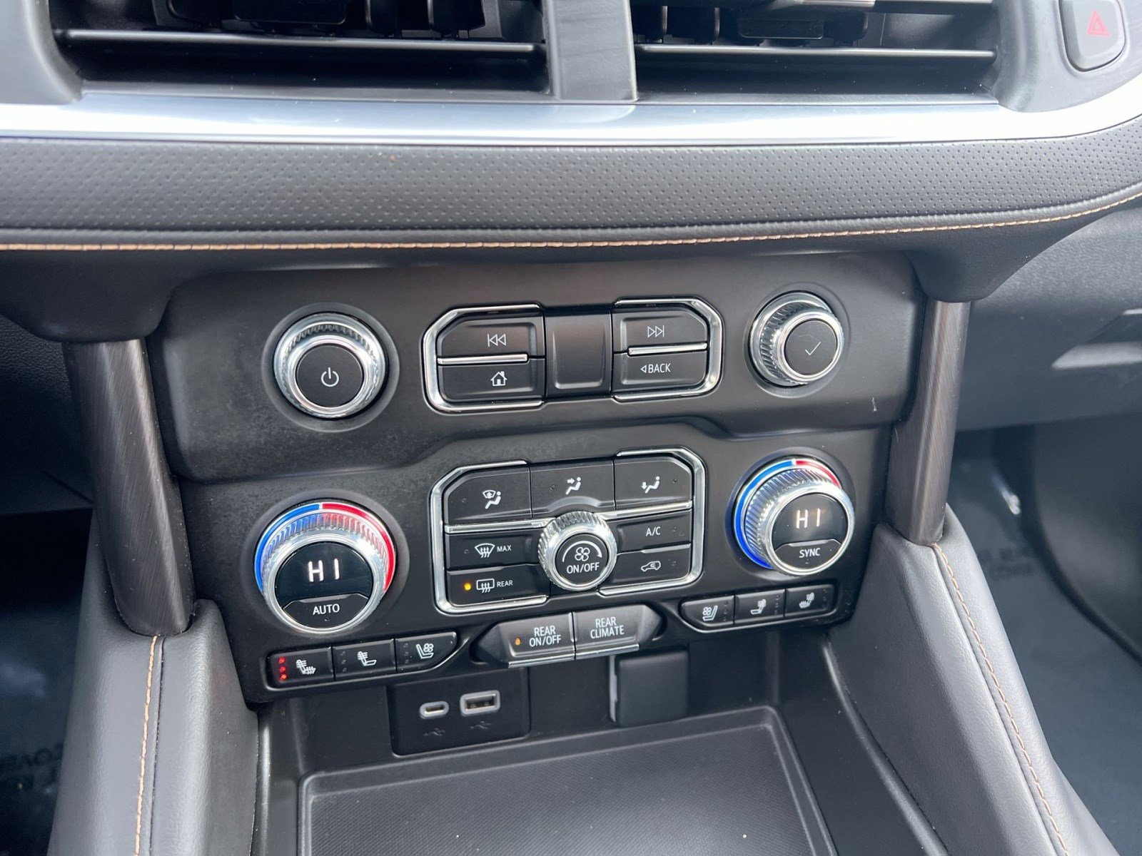 Used 2023 GMC Yukon XL AT4 w/ AT4 Premium Package image 18