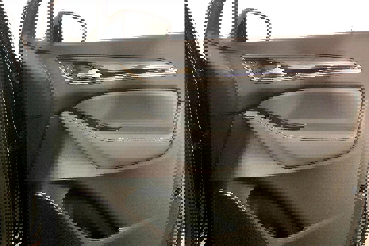 Used 2023 Buick Enclave Essence image 26