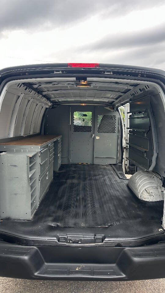 Used 2008 Chevrolet Express 2500 RWD image 6