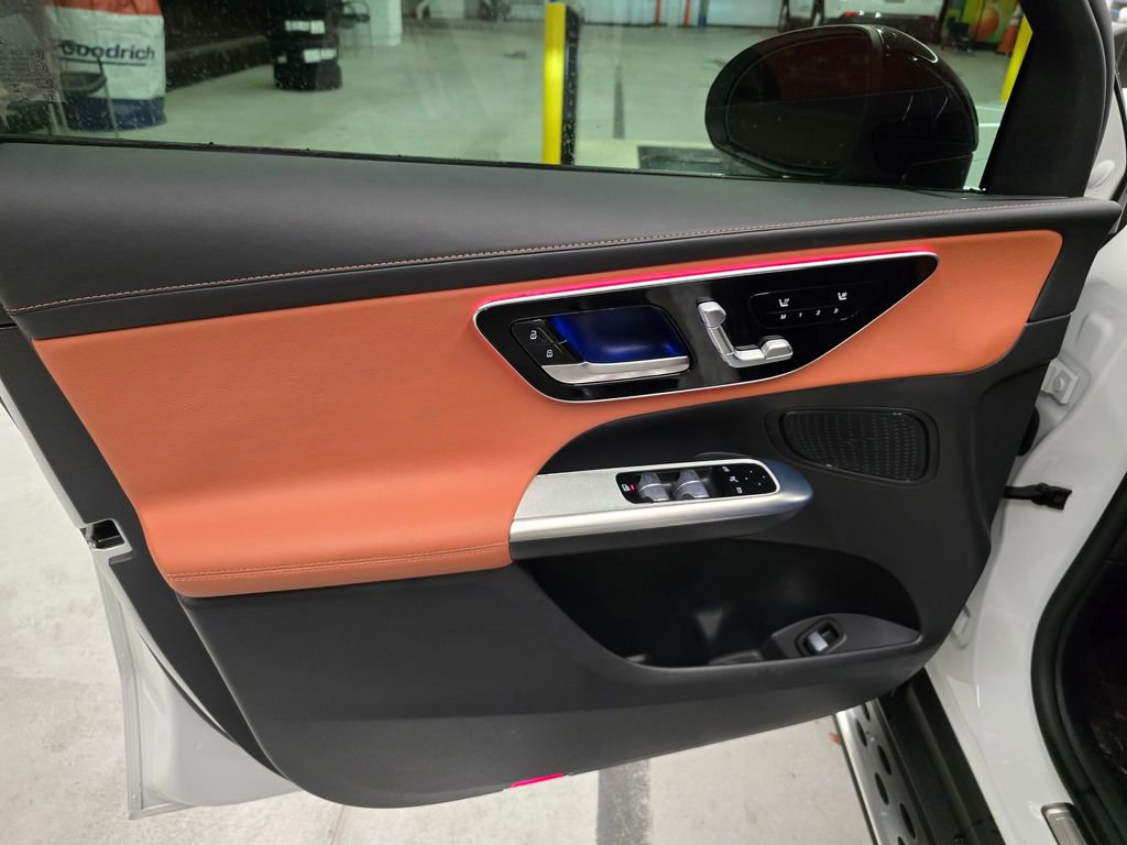 Used 2025 Mercedes-Benz GLC 300 4MATIC w/ AMG Line image 14