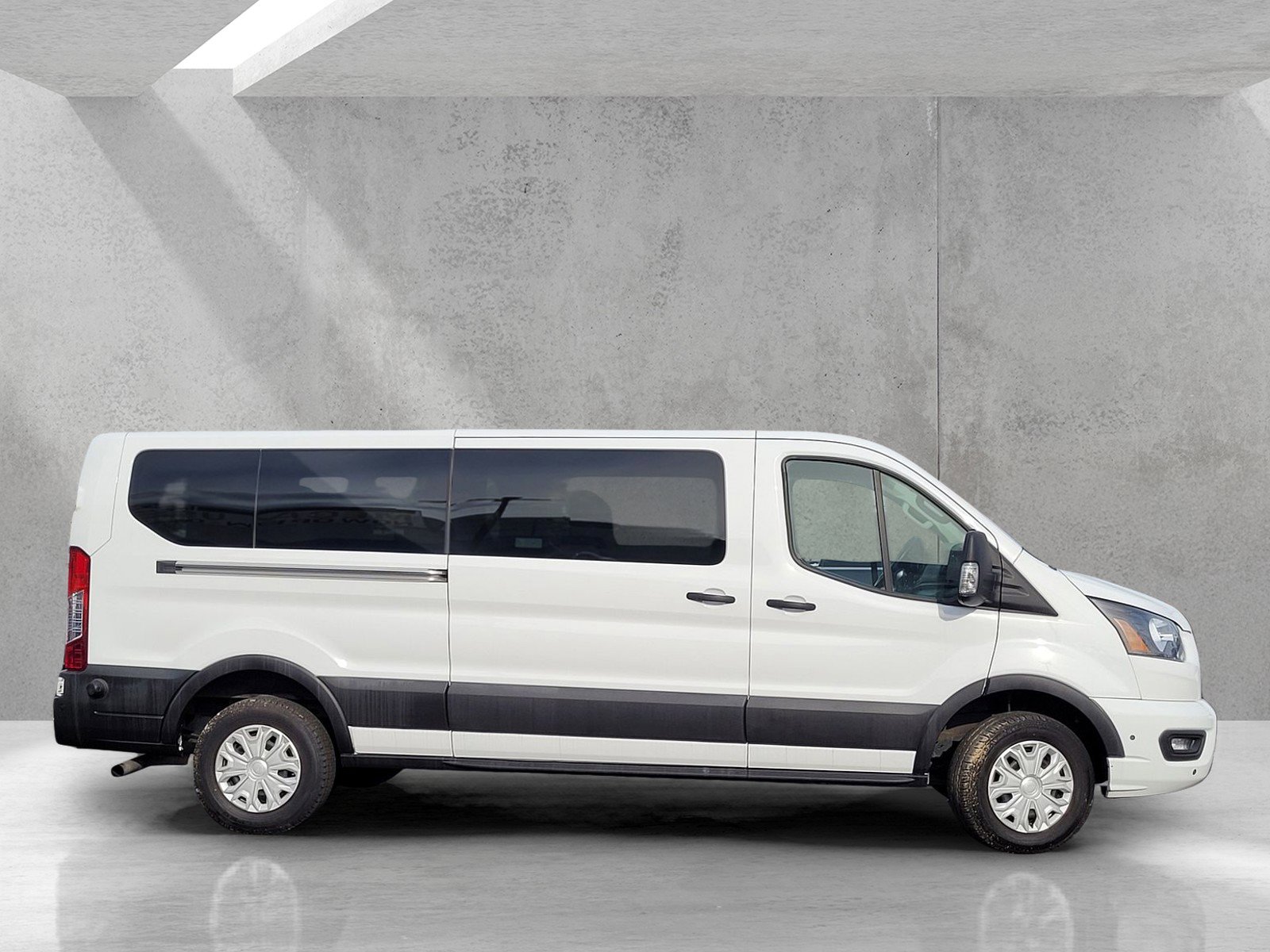 Used 2024 Ford Transit 350 XLT image 3