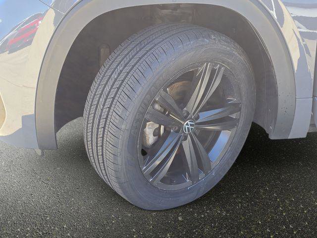 Used 2022 Volkswagen Atlas Cross Sport SEL R-Line AWD/4WD image 36