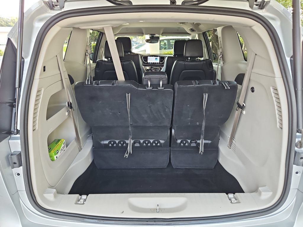 Used 2024 Chrysler Pacifica Touring-L FWD image 31