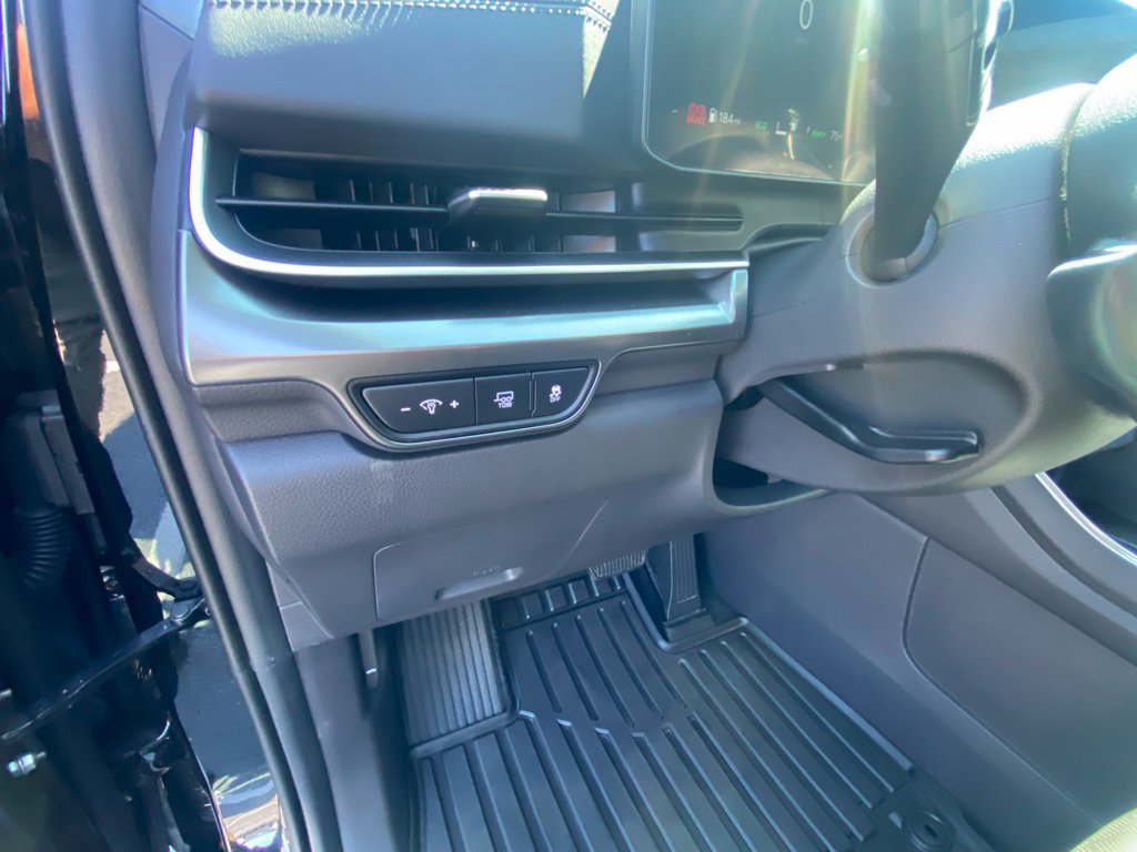 Used 2026 Kia Carnival SX w/ SX Dark Edition Package FWD image 12