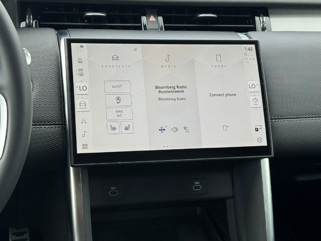 Certified 2025 Land Rover Discovery Sport Dynamic SE AWD/4WD image 12