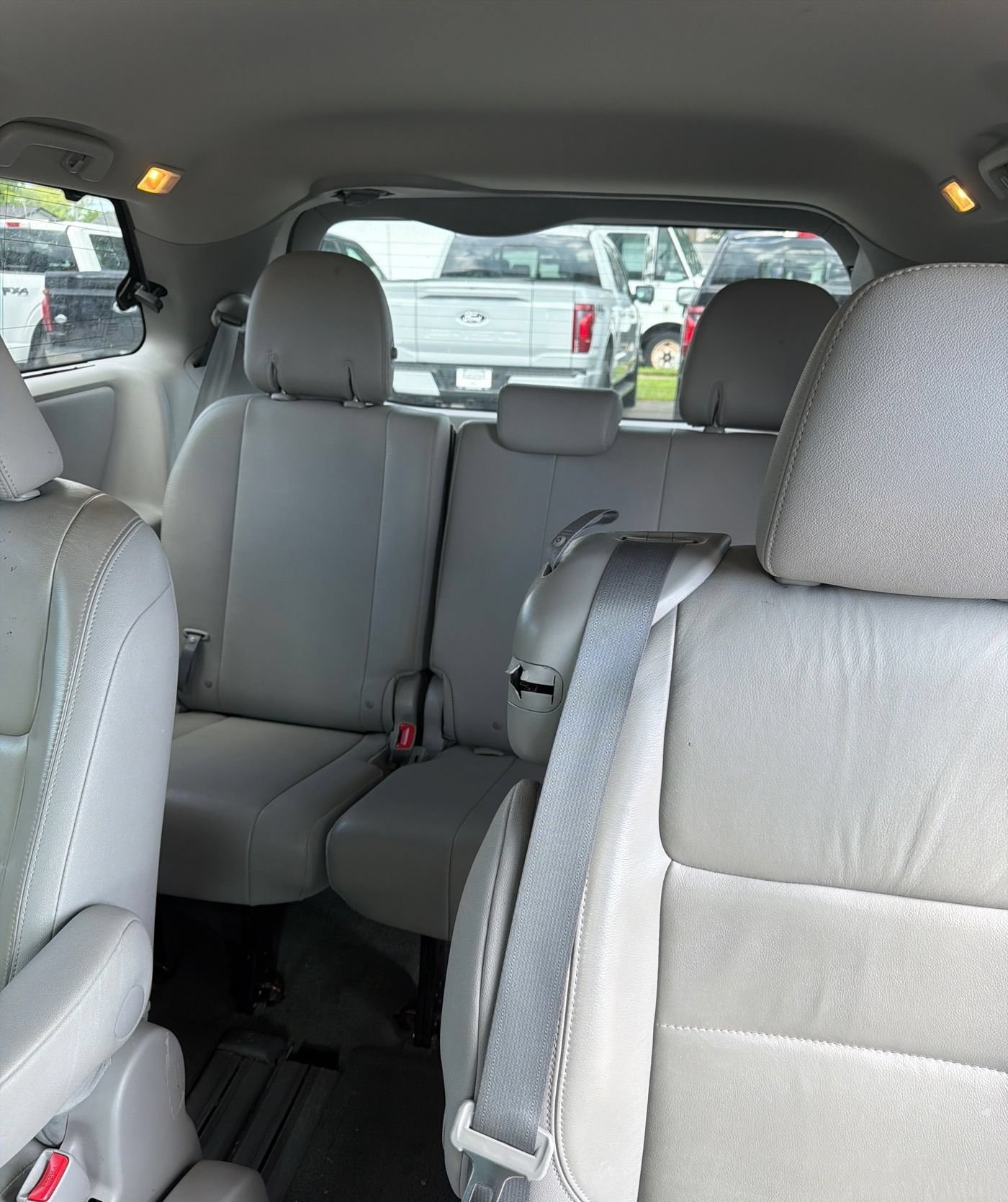 Used 2015 Toyota Sienna XLE w/ XLE Navigation Package FWD image 9