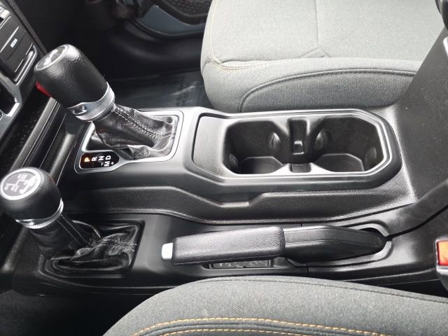 Used 2025 Jeep Wrangler Unlimited Sahara w/ Safety Group image 29