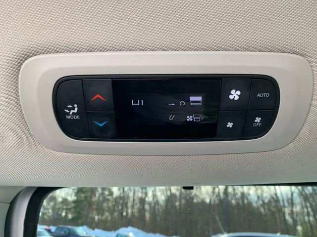 Used 2024 Chrysler Pacifica Touring-L image 17