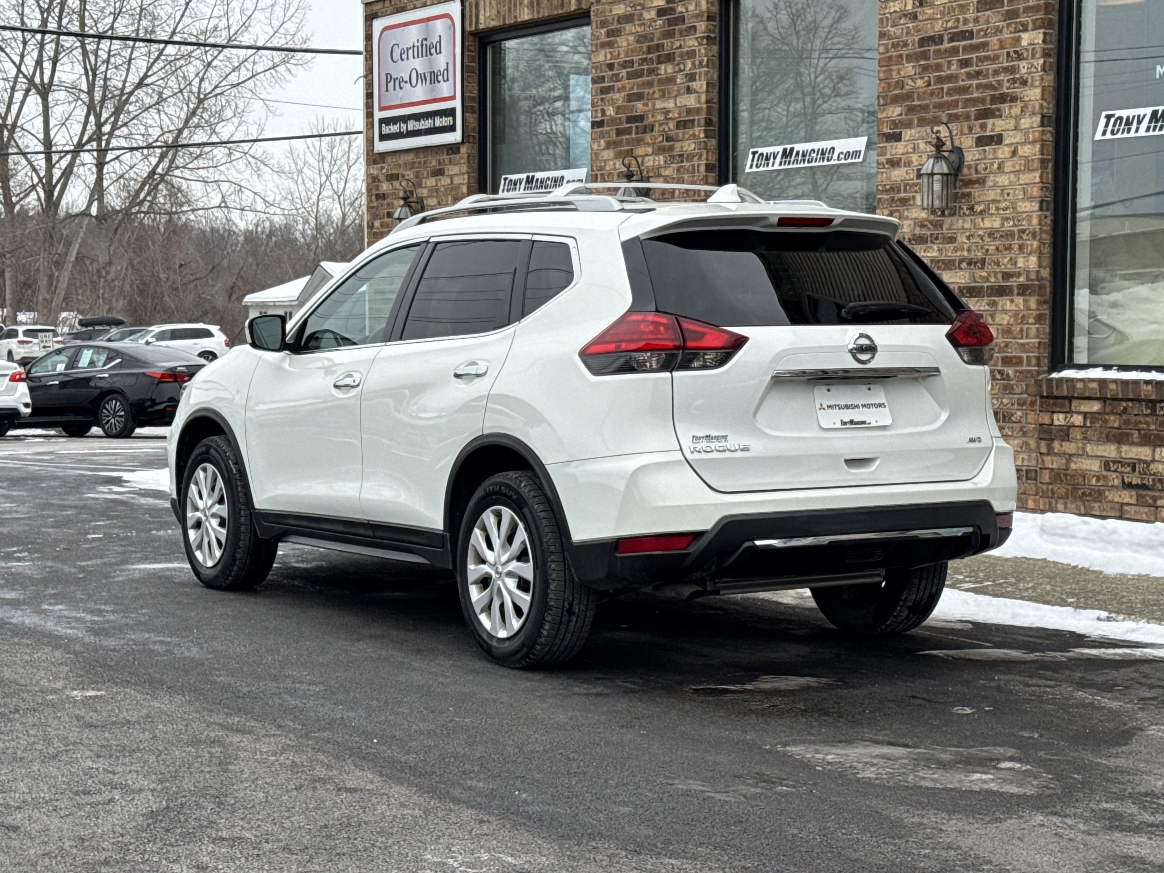 Used 2017 Nissan Rogue S w/ S Appearance Package image 3