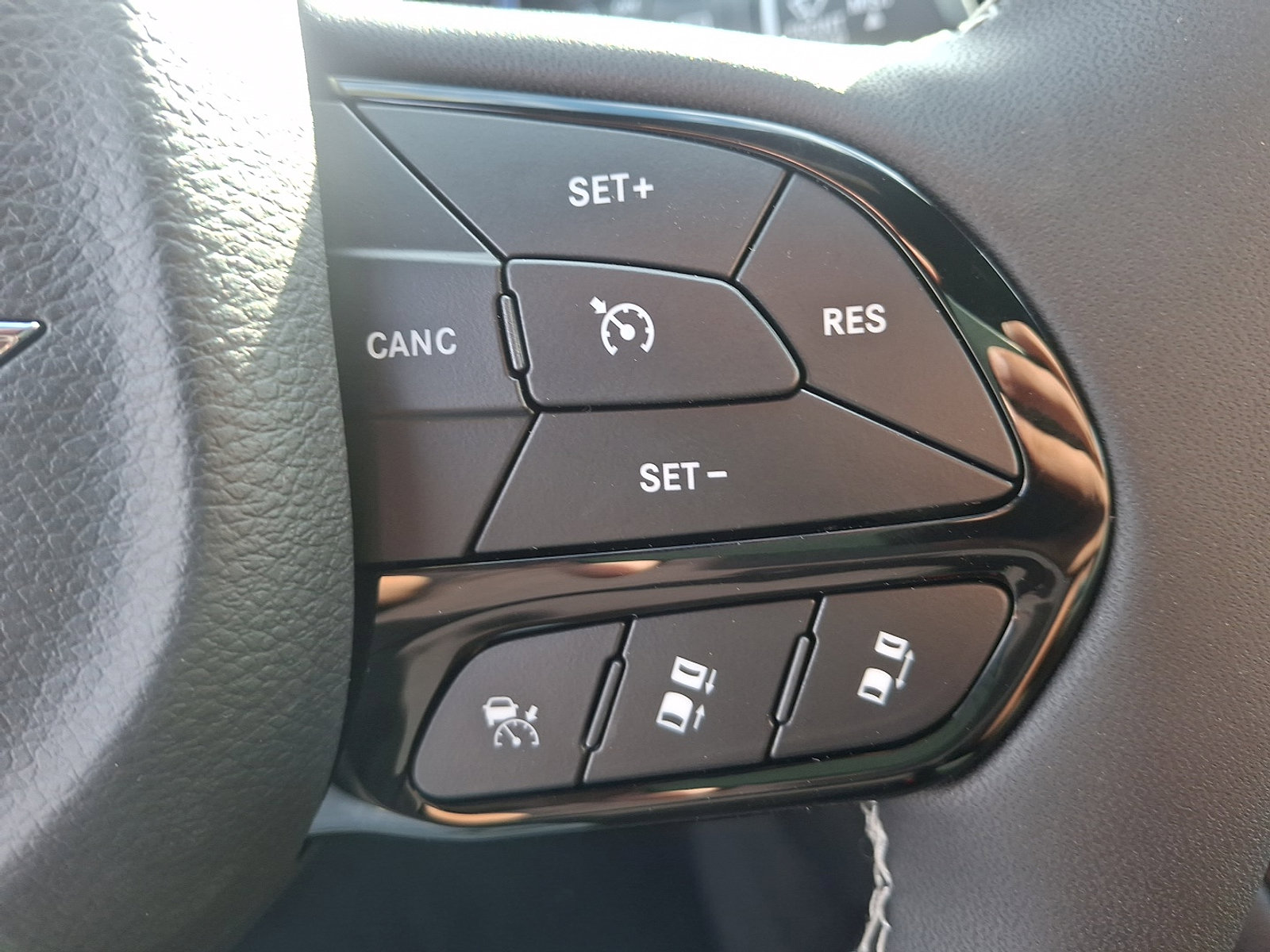 New 2026 Chrysler Pacifica Select w/ S Appearance Package image 18