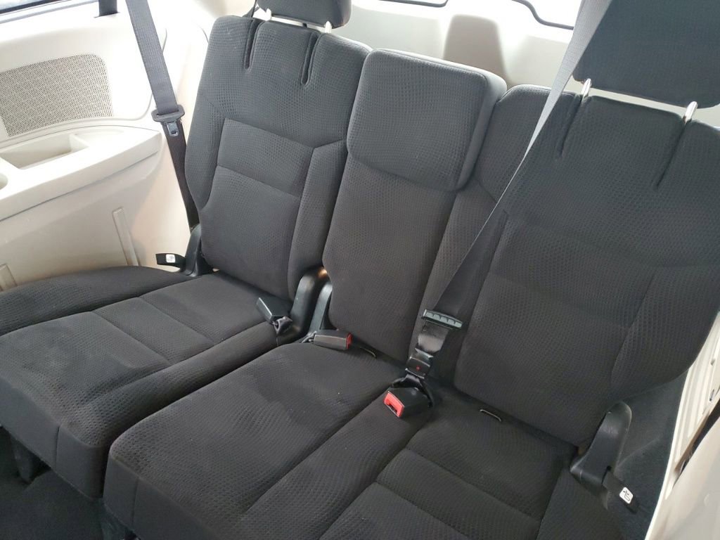 Used 2018 Dodge Grand Caravan SE w/ UConnect Hands-Free Group image 26